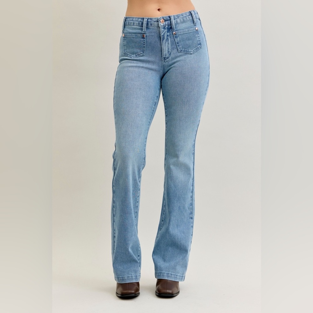 Mid Rise Bootcut Jeans with Contrast Wash & Front Patch Pockets🛍️